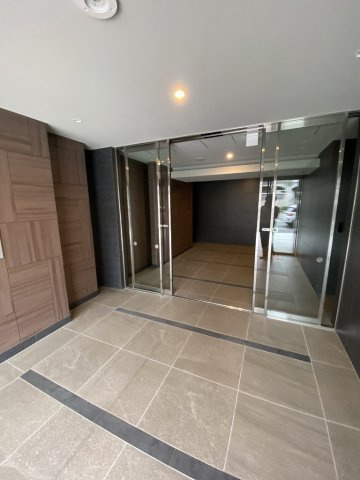 レフィールオーブ町屋駅前のエントランス