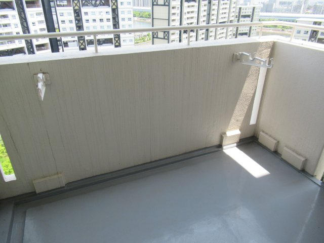 兵庫県公社　芦屋浜高層（若葉）１号棟のバルコニー|バルコニーがあります