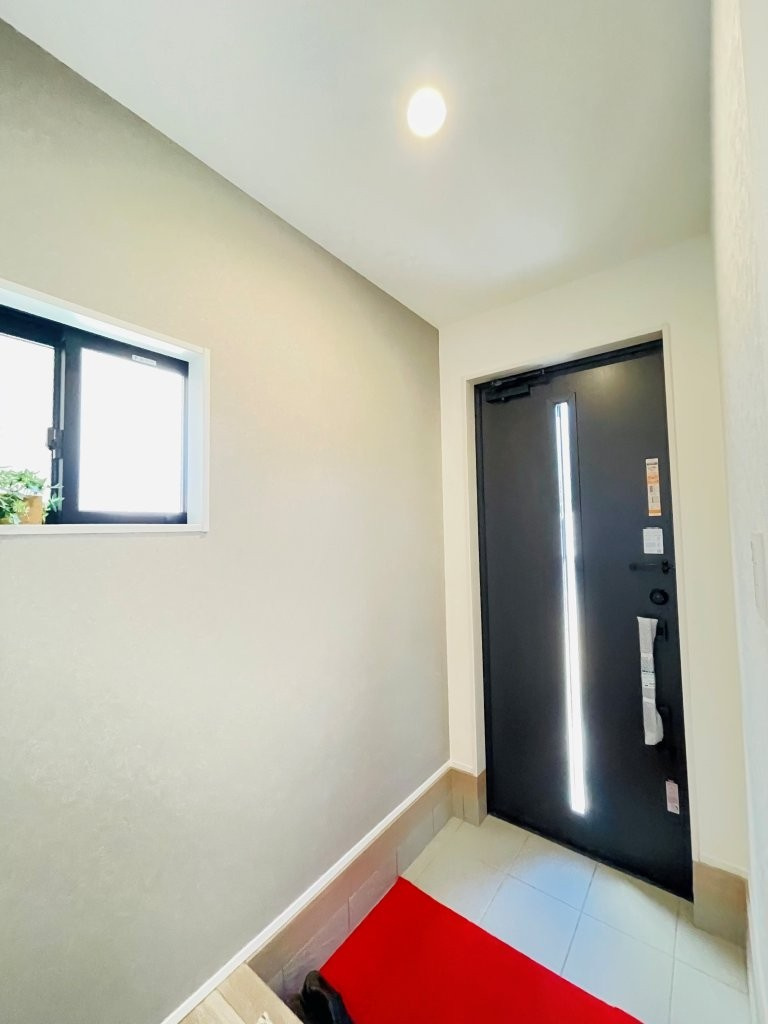 豊田市畝部東町第4　新築分譲住宅　全2棟　1号棟の玄関|大容量のシューズクローゼット付き