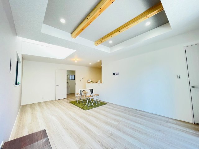 豊田市畝部東町第4　新築分譲住宅　全2棟　1号棟の居間・リビング|家族団らんできるくつろぎのリビングルーム。