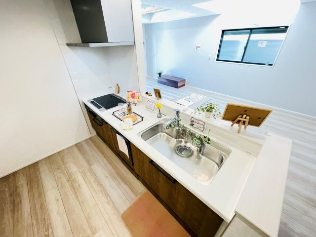 豊田市畝部東町第4　新築分譲住宅　全2棟　1号棟のキッチン|浄水器一体型水栓です。