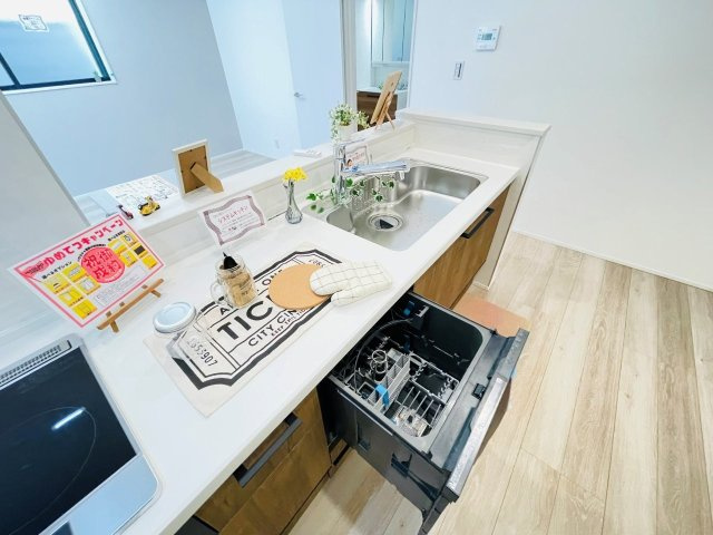 豊田市畝部東町第4　新築分譲住宅　全2棟　1号棟のキッチン|食器洗い乾燥機もついていて家事の時短になります♪