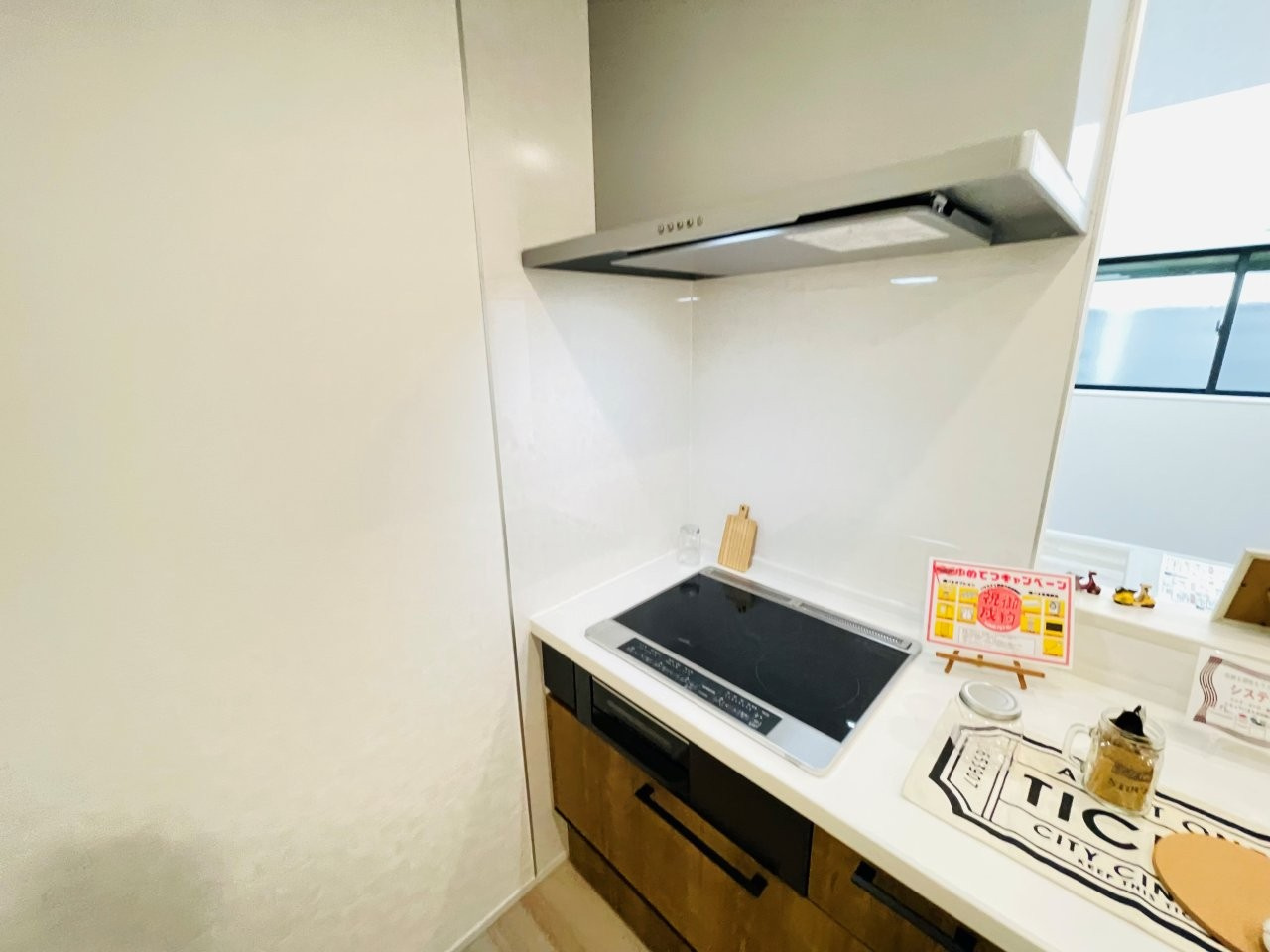 豊田市畝部東町第4　新築分譲住宅　全2棟　1号棟のキッチン|便利な3口コンロ。