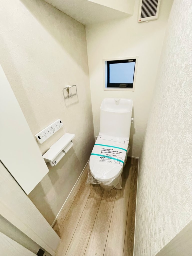 豊田市畝部東町第4　新築分譲住宅　全2棟　1号棟のトイレ|1階、2階とも温水洗浄機能付きトイレです。