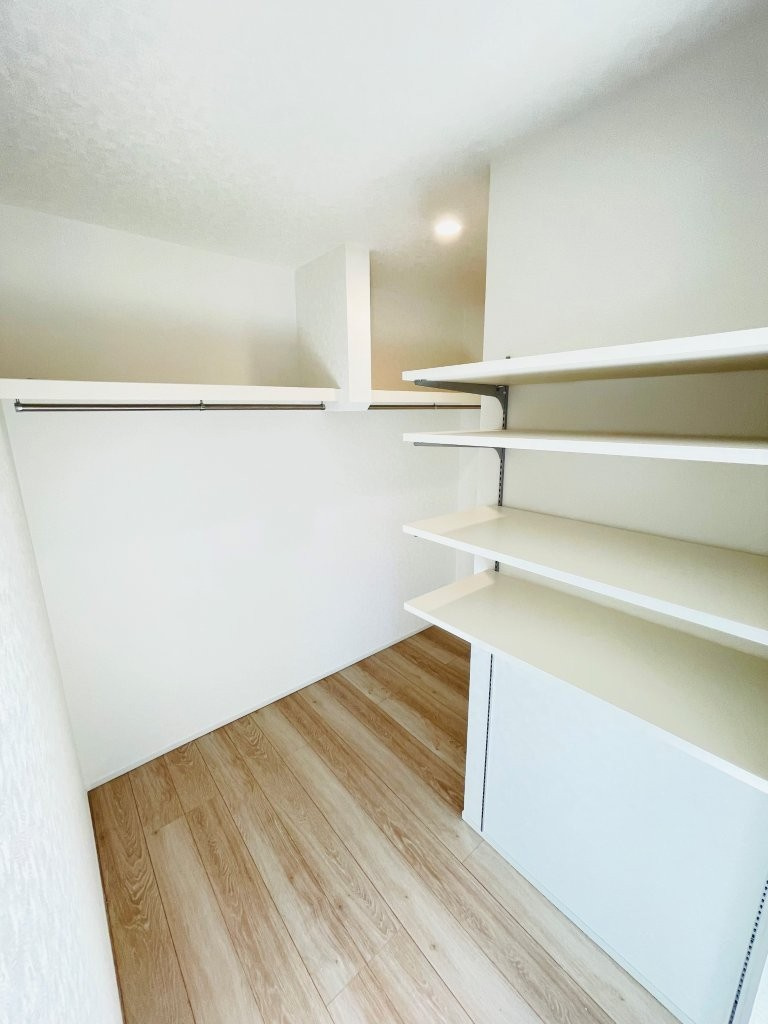 豊田市畝部東町第4　新築分譲住宅　全2棟　1号棟の収納|居室にはウォークインクローゼットを完備。家族の衣類がスッキリ片付きます♪