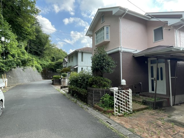 【前面道路含む現地写真】 | 小川町みどりが丘2丁目　中古戸建