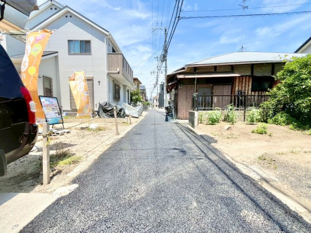 鳴尾町２丁目　建築条件付き土地の前面道路含む現地写真|物件のことはもちろん、教育施設・スーパー・商業施設・公園・公共機関といった周辺の住環境も車でご案内します。ぜひ現地で暮らしやすさなどイメージしてください！