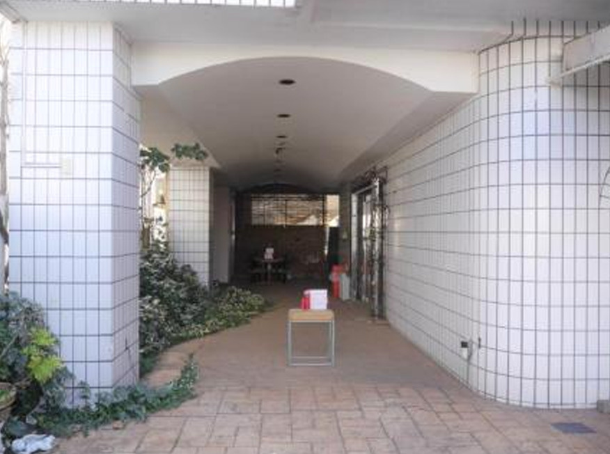 相模原市中央区清新5丁目　売ホテルのエントランス