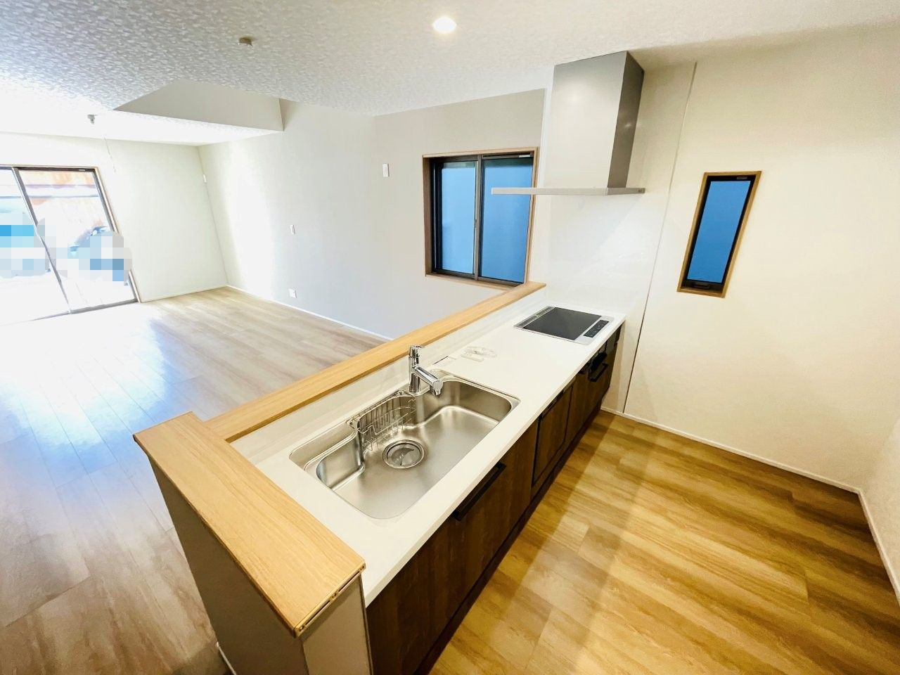 豊田市畝部東町第4　新築分譲住宅　全2棟　2号棟のキッチン|浄水器一体型水栓です。