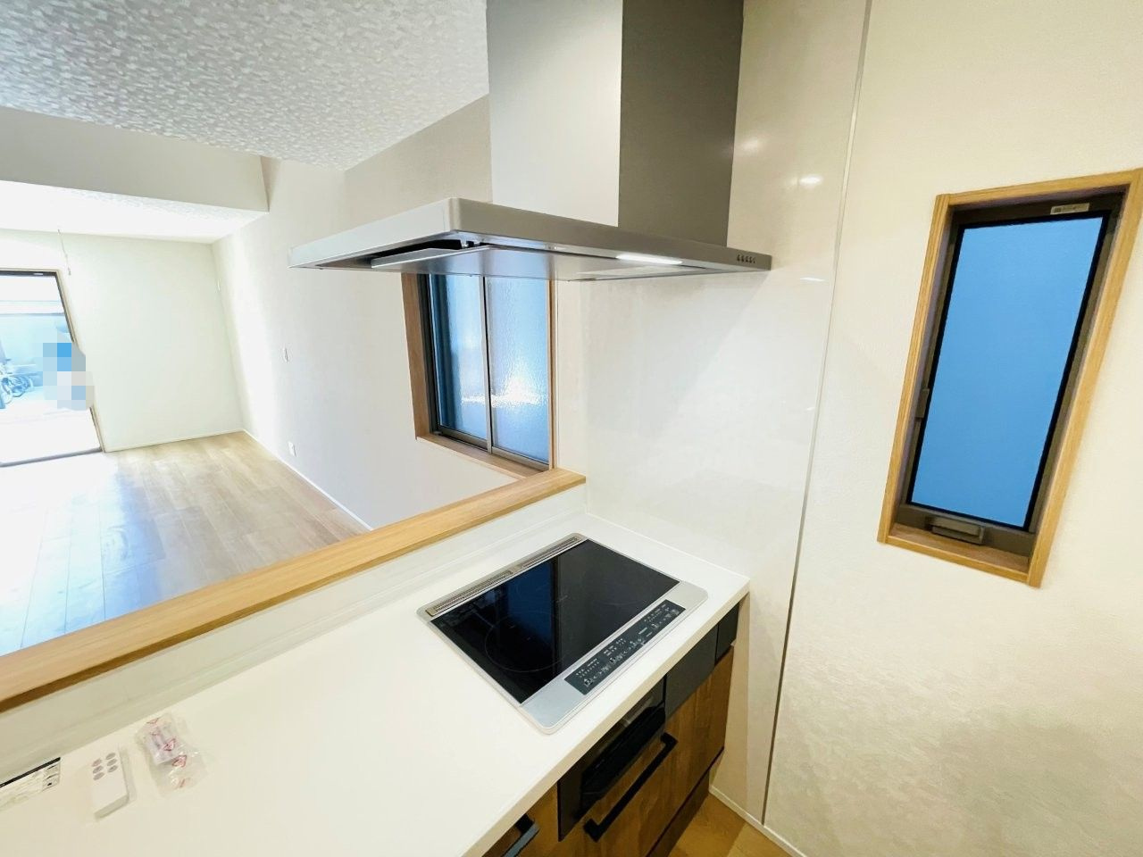 豊田市畝部東町第4　新築分譲住宅　全2棟　2号棟のキッチン|便利な3口コンロ。