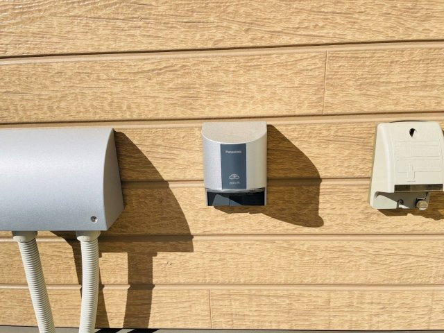 豊田市畝部東町第4　新築分譲住宅　全2棟　2号棟の発電・温水設備|洗車時や防犯カメラの設置、電気自動車の充電にも使える屋外電源付き。