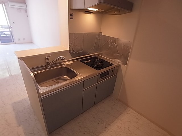 神戸市北区谷上南町のアパートのキッチン|システムキッチン（ガス２口）