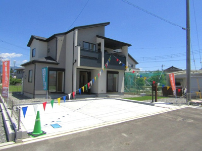 【駐車場】 | ブルーミングガーデン甲府市上今井町2期　2号棟 | 車をお持ちの方に嬉しい駐車場付きの物件です