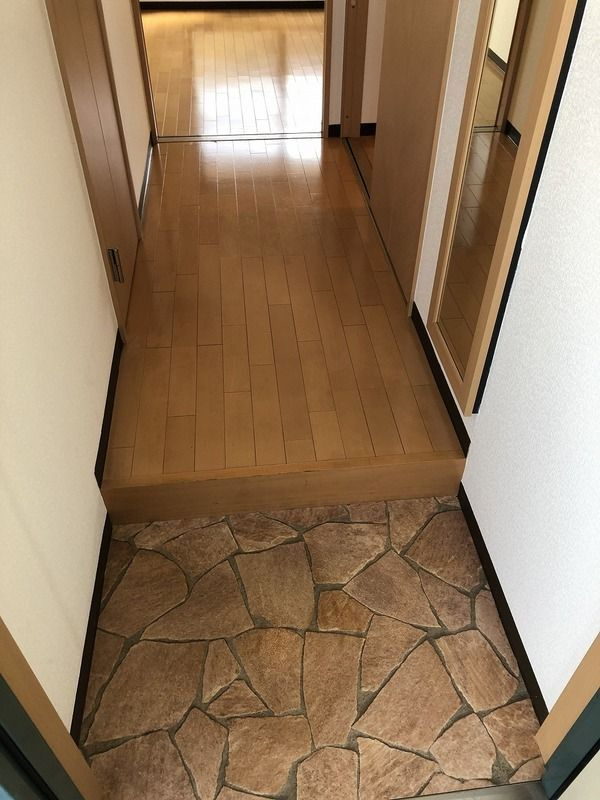 クィーンライフ桑津の玄関