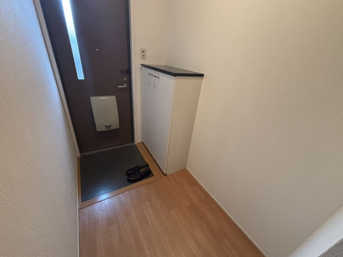 ハピネスさくらの玄関|シューズボックス付きの玄関です☆