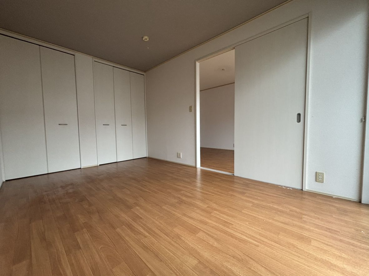 ハピネスさくらの寝室|クローゼット付の洋室です☆