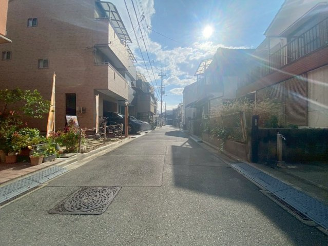 庄所町　建築条件付き土地の前面道路含む現地写真