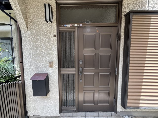 春日部市上蛭田貸戸建のエントランス