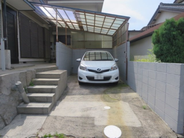 竜美台貸家の駐車場