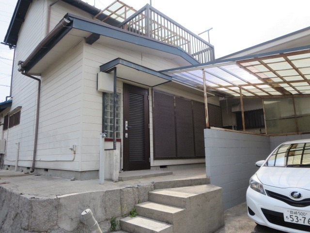 竜美台貸家のエントランス