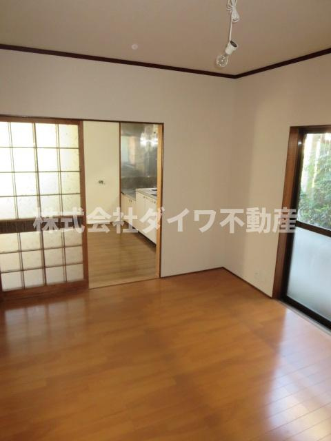 竜美台貸家の居間・リビング