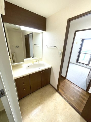 阪急ヒルズコート高槻　7番館の洗面所|使いやすい洗面所です