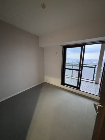 阪急ヒルズコート高槻　7番館の洋室|ゆとりの広さです