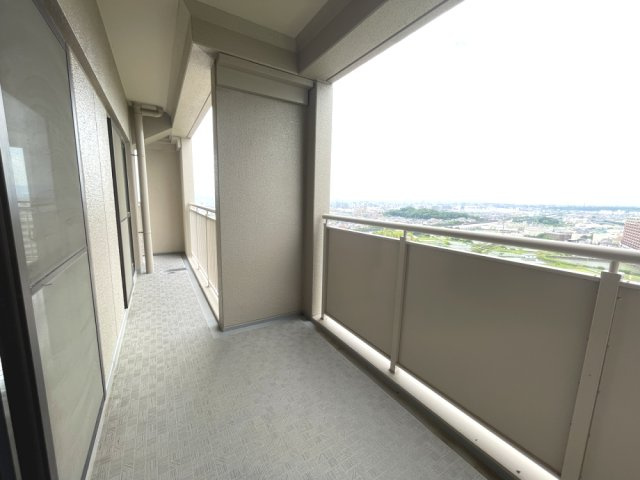 阪急ヒルズコート高槻　7番館のバルコニー|開放的で明るい空間を演出してくれるバルコニーです