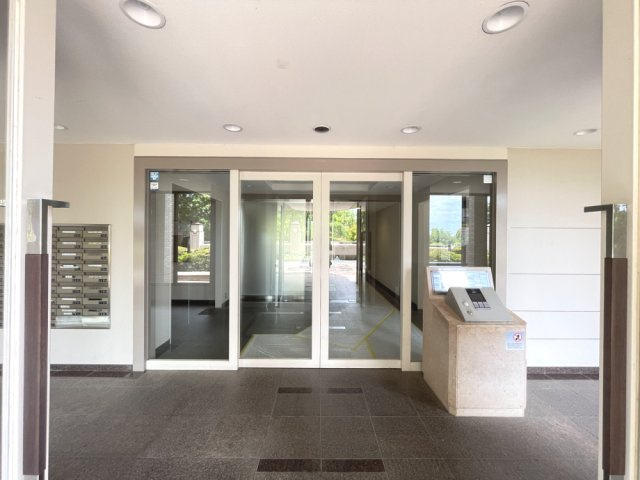 阪急ヒルズコート高槻　7番館のエントランス|毎日通るエントランスはこのようになっています