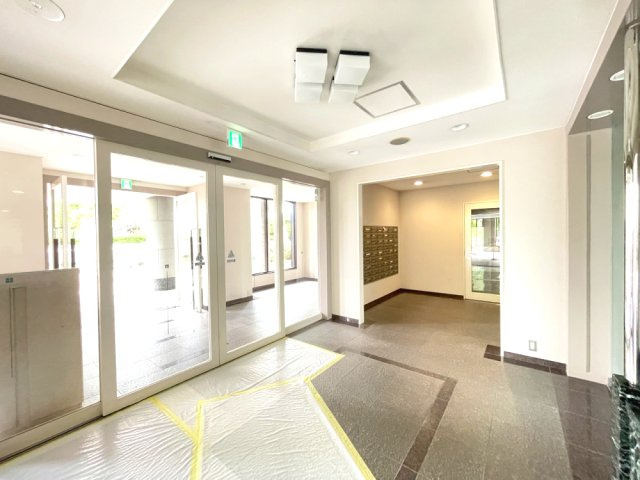 阪急ヒルズコート高槻　7番館のエントランス|落ち着いたエントランスです