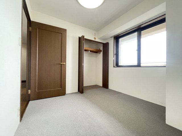 阪急ヒルズコート高槻　7番館の洋室|落ち着いた色調の洋室です