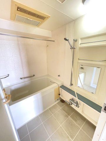 阪急ヒルズコート高槻　7番館の浴室|日々の疲れを癒すお風呂付です