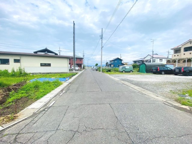 売土地　安八郡安八町城3丁目　86.81坪の前面道路含む現地写真