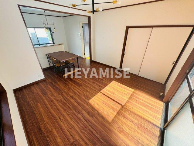 諫早市多良見町市布貸家の居間・リビング