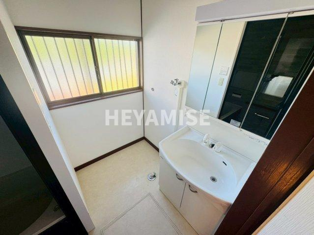 諫早市多良見町市布貸家の洗面所