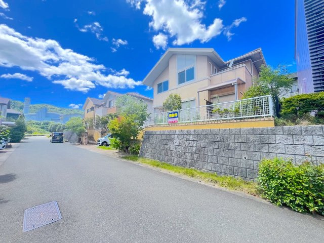 福岡市西区西の丘３丁目の前面道路含む現地写真