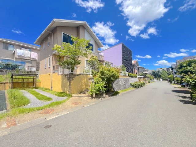 福岡市西区西の丘３丁目の前面道路含む現地写真