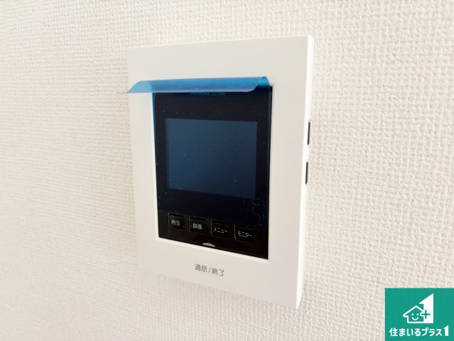 栗東市小柿　第1期　新築一戸建ての防犯設備|カラーモニターインターホン！声だけでなく来訪者の姿や顔がモニターで確認できるので、小さなお子様がいらっしゃるご家庭でも安心できます！
