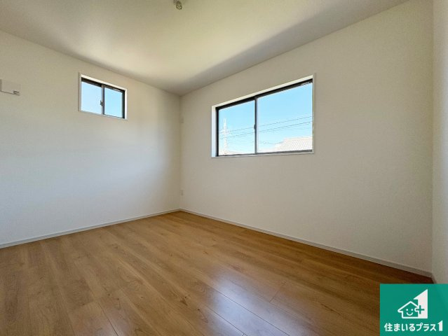 栗東市小柿　第1期　新築一戸建ての洋室|シンプルな洋室は、自分好みのインテリアが楽しめます♪ご家族とインテリアや家具を選びに行くのは新築購入時の醍醐味の一つです。ぜひお楽しみください♪