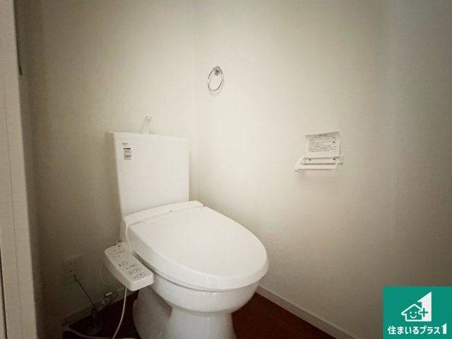 栗東市小柿　第1期　新築一戸建てのトイレ|1・2階の2ヶ所にあるので、朝の忙しい時間の順番待ちもなく、深夜の利用にも大変便利です。