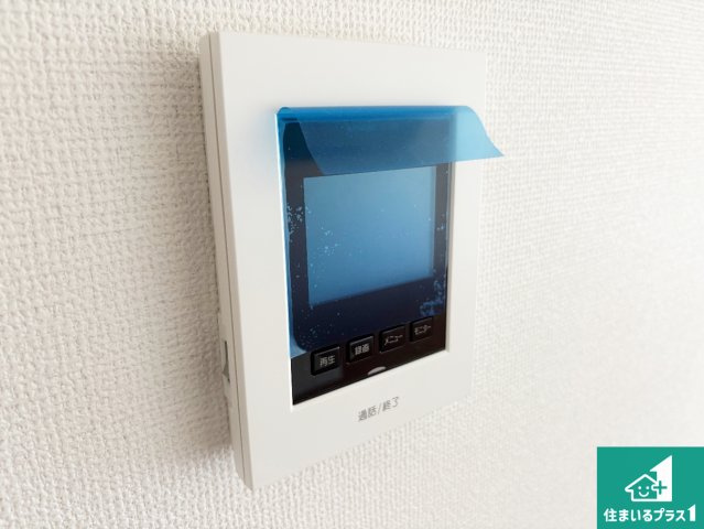 栗東市小柿　第1期　新築一戸建ての防犯設備|カラーモニターインターホン！声だけでなく来訪者の姿や顔がモニターで確認できるので、小さなお子様がいらっしゃるご家庭でも安心できます！