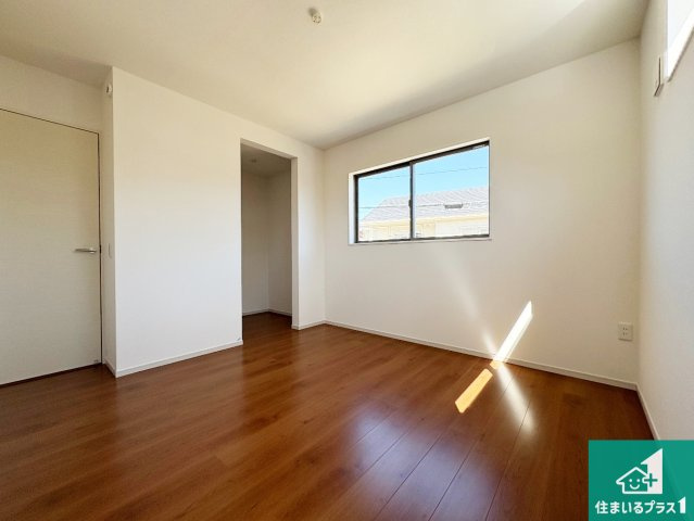 栗東市小柿　第1期　新築一戸建ての洋室|シンプルな洋室は、自分好みのインテリアが楽しめます♪ご家族とインテリアや家具を選びに行くのは新築購入時の醍醐味の一つです。ぜひお楽しみください♪