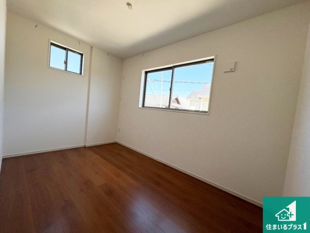 栗東市小柿　第1期　新築一戸建ての洋室|シンプルな洋室は、自分好みのインテリアが楽しめます♪ご家族とインテリアや家具を選びに行くのは新築購入時の醍醐味の一つです。ぜひお楽しみください♪