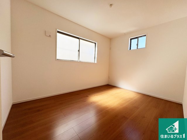 栗東市小柿　第1期　新築一戸建ての洋室|シンプルな洋室は、自分好みのインテリアが楽しめます♪ご家族とインテリアや家具を選びに行くのは新築購入時の醍醐味の一つです。ぜひお楽しみください♪