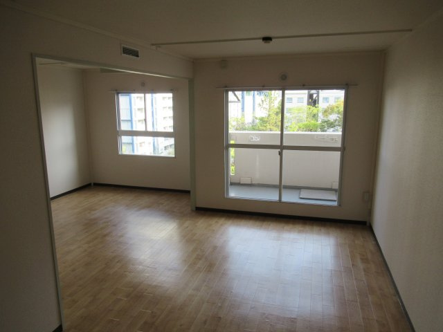 兵庫県公社　芦屋浜高層（高浜）１号棟の居間・リビング|使いやすいリビングです