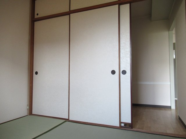 兵庫県公社　芦屋浜高層（高浜）１号棟の和室|４．５畳和室です