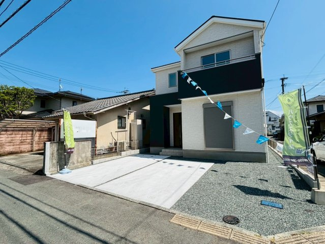 よかタウン／東区若葉５丁目１期／１号棟の前面道路含む現地写真