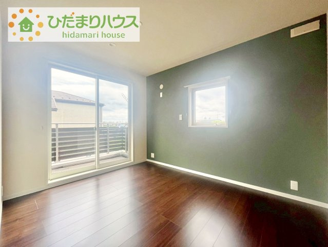 【寝室】 | 土浦市乙戸　中古戸建 | 広めの主寝室は、ベッドの他にもパソコンデスクやドレッサーなども置けちゃいます(*^-^*)