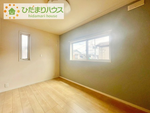 【洋室】 | 土浦市乙戸　中古戸建 | 机にベットを置けば子供部屋の完成です！