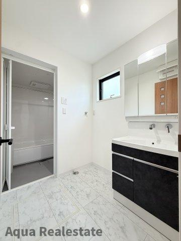 高松市円座町の新築一戸建の独立洗面台|独立洗面化粧台が付いています